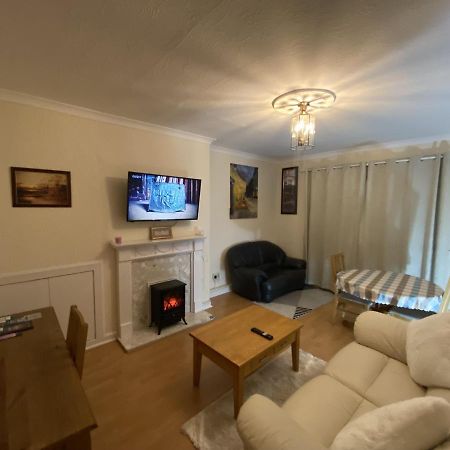 Private Lounge And Double Room Kilwinning Extérieur photo
