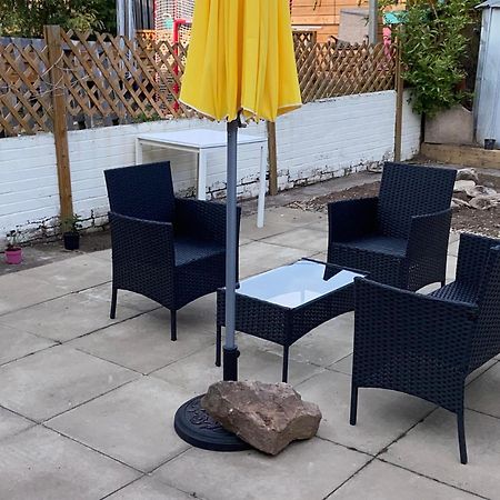 Private Lounge And Double Room Kilwinning Extérieur photo