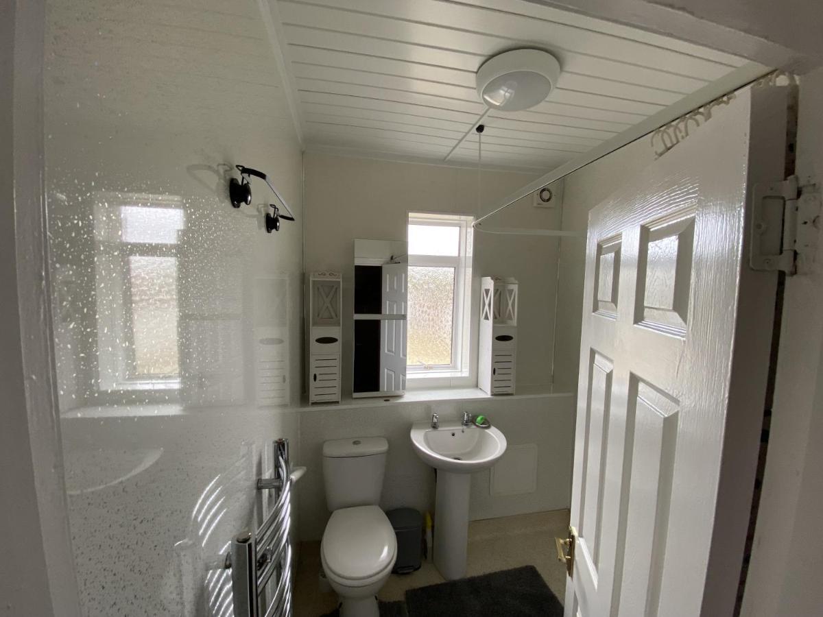 Private Lounge And Double Room Kilwinning Extérieur photo