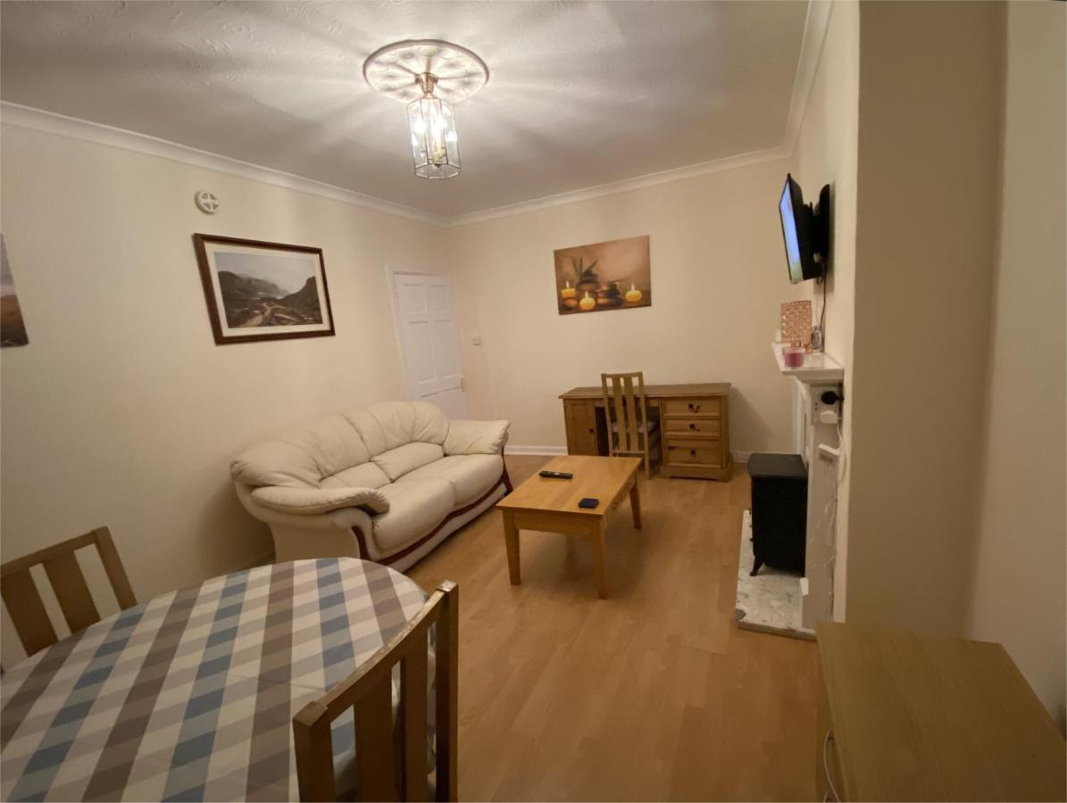 Private Lounge And Double Room Kilwinning Extérieur photo