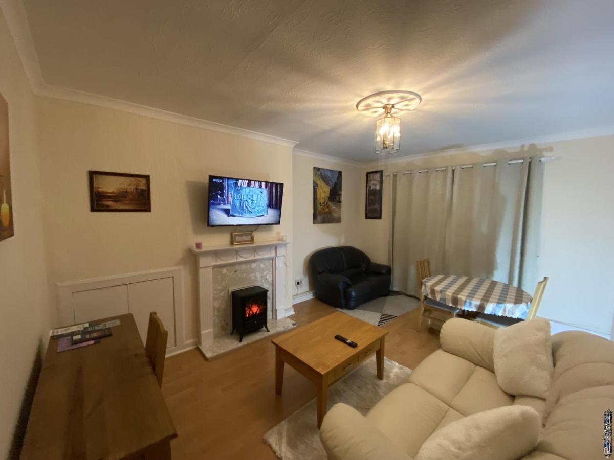 Private Lounge And Double Room Kilwinning Extérieur photo