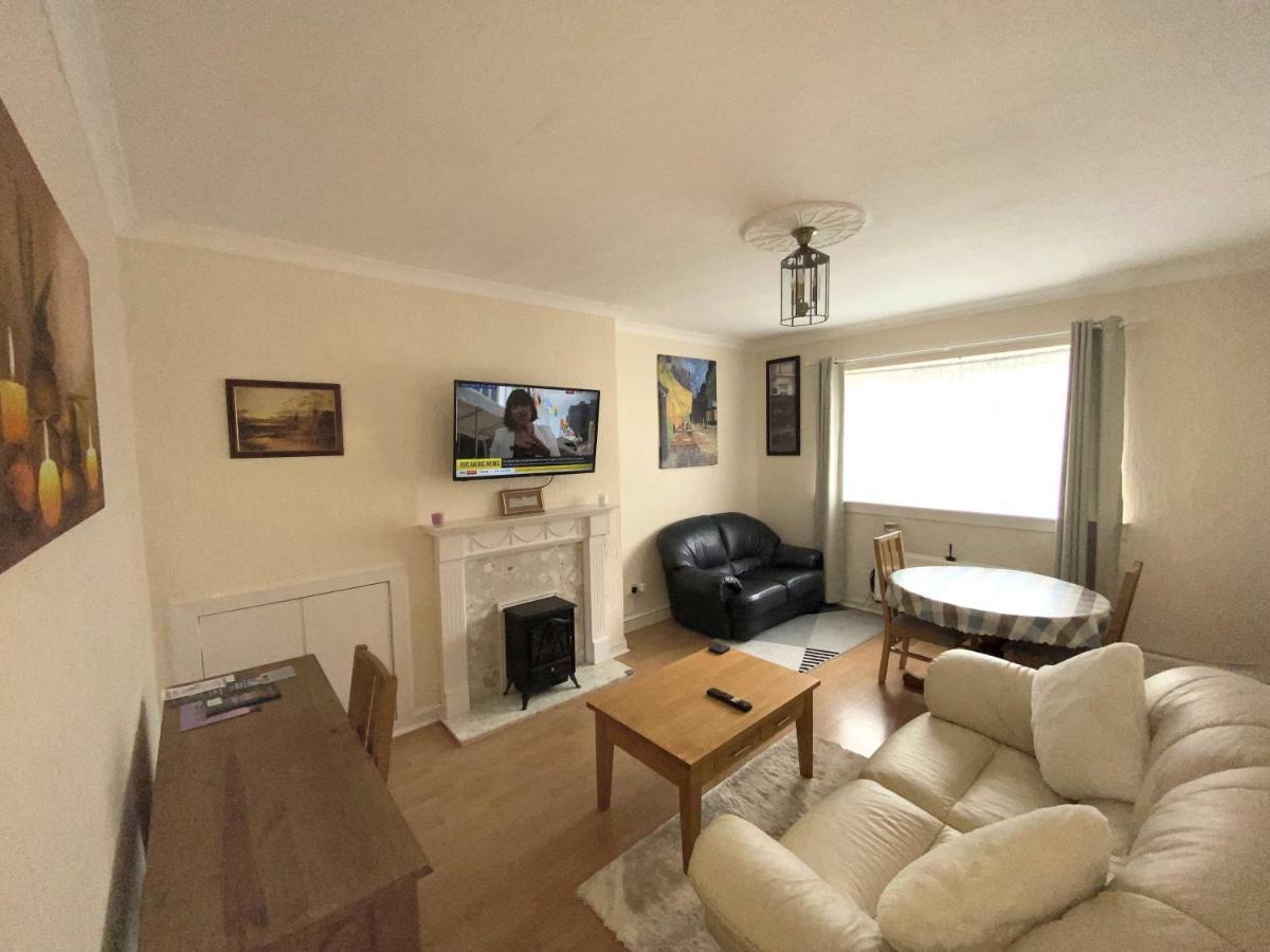 Private Lounge And Double Room Kilwinning Extérieur photo
