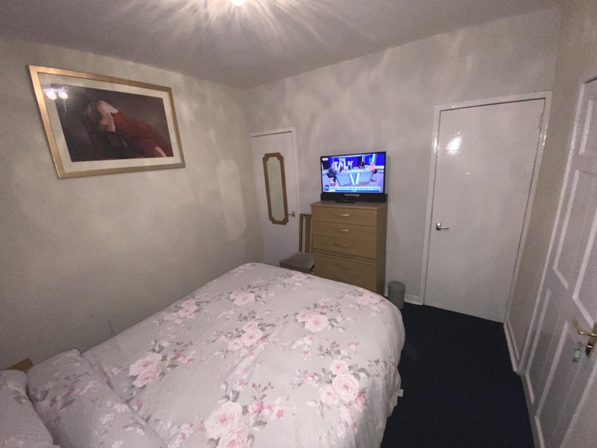 Private Lounge And Double Room Kilwinning Extérieur photo