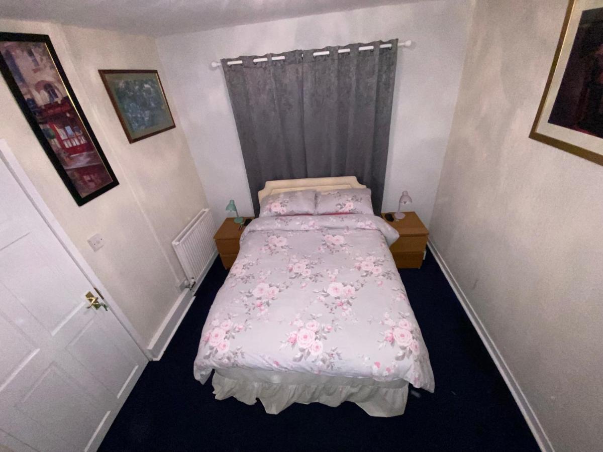 Private Lounge And Double Room Kilwinning Extérieur photo