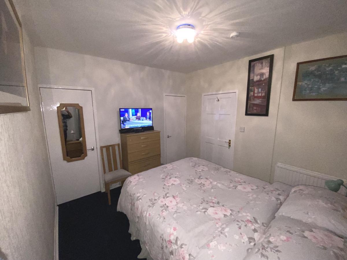 Private Lounge And Double Room Kilwinning Extérieur photo